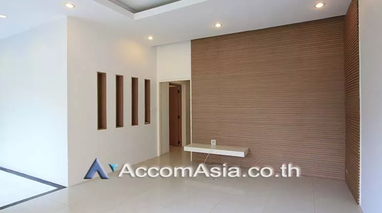 5  4 br Townhouse For Rent in Sukhumvit ,Bangkok BTS Thong Lo at House in garden compound with pool 2519891