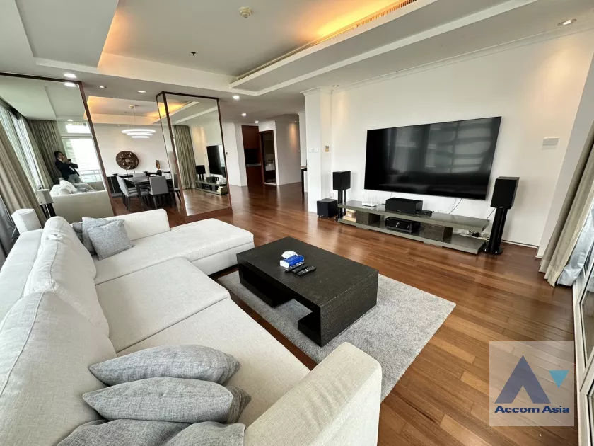  4 Bedrooms  Condominium For Rent in Ploenchit, Bangkok  near BTS Ratchadamri (1519905)