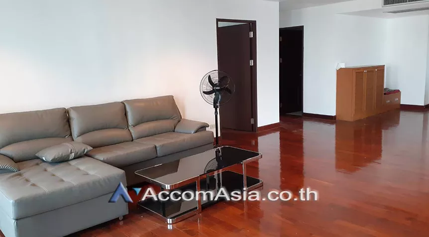  3 Bedrooms  Condominium For Rent in Ploenchit, Bangkok  near BTS Chitlom (20763)