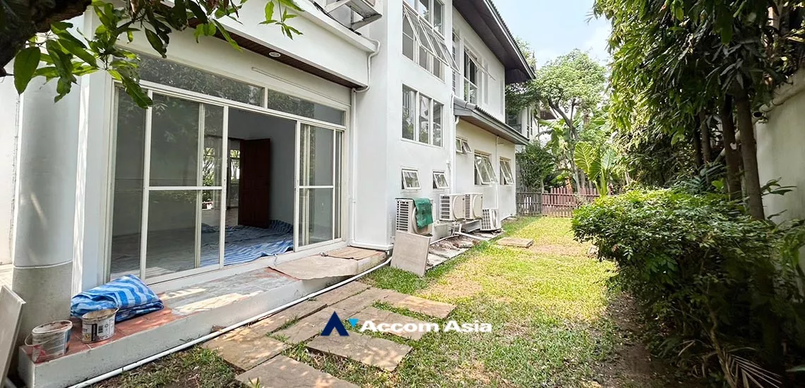 Private Swimming Pool, Pet friendly |  4 Bedrooms  House For Rent in Sukhumvit, Bangkok  near BTS Ekkamai (1919946)