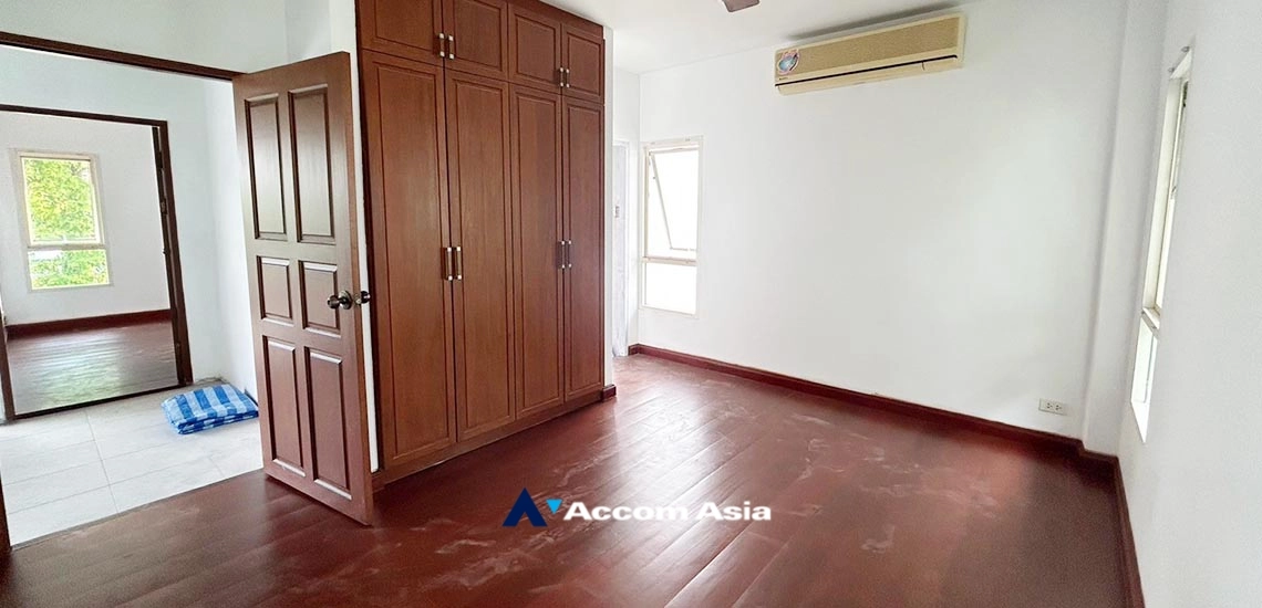 6  4 br House For Rent in Sukhumvit ,Bangkok BTS Ekkamai 1919946