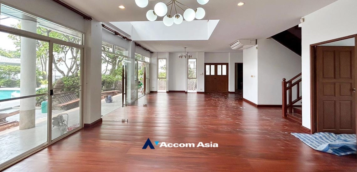 12  4 br House For Rent in Sukhumvit ,Bangkok BTS Ekkamai 1919946
