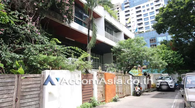 Home Office |  3 Bedrooms  House For Rent in Sukhumvit, Bangkok  near BTS Phrom Phong (110169)