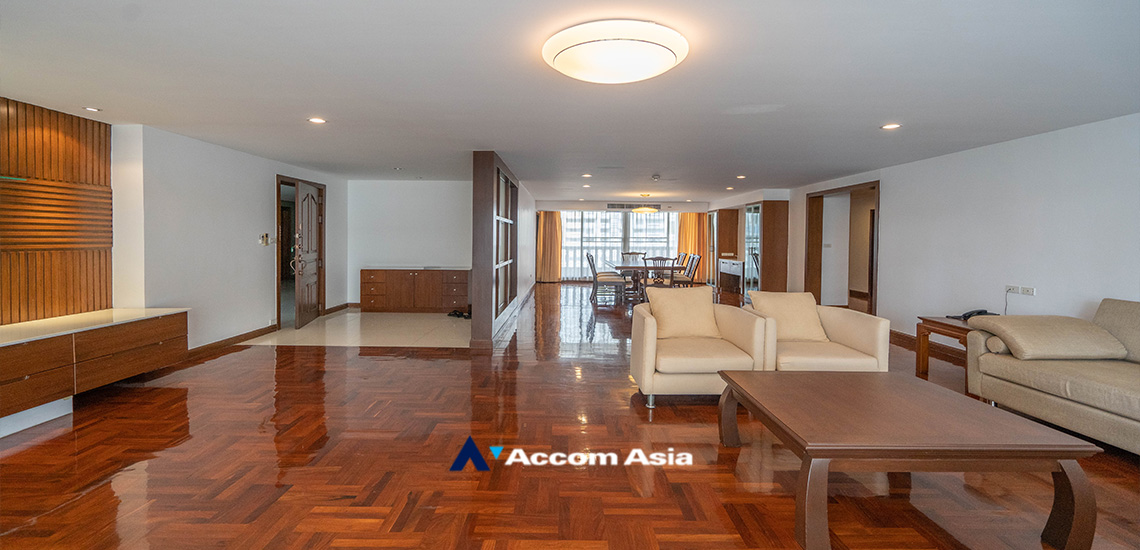 Pet friendly |  Family Size Desirable Apartment  4 Bedroom for Rent BTS Phrom Phong in Sukhumvit Bangkok