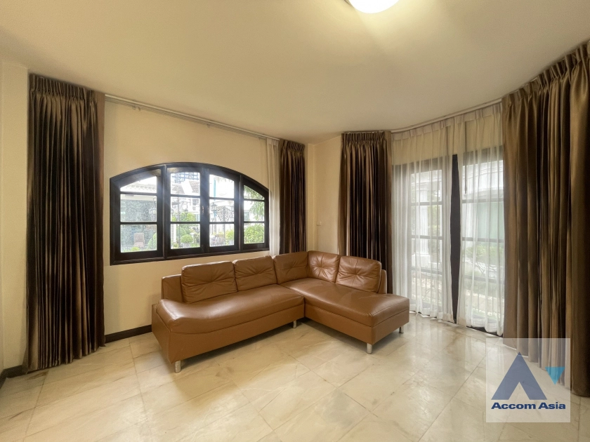 unit 5 Bedrooms  House For Rent in Sukhumvit, Bangkok  near BTS On Nut (1819992)