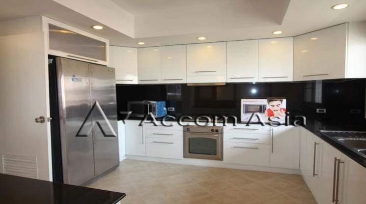 unit 3 Bedrooms  Apartment For Rent in Sukhumvit, Bangkok  near BTS Phrom Phong (1420030)