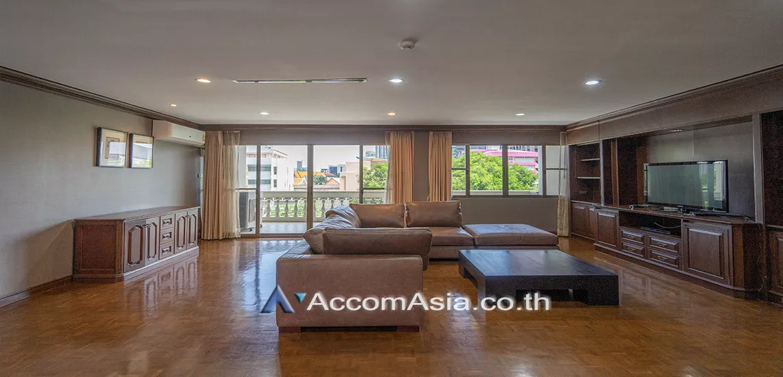  3 Bedrooms  Apartment For Rent in Sukhumvit, Bangkok  near BTS Ekkamai (1420066)