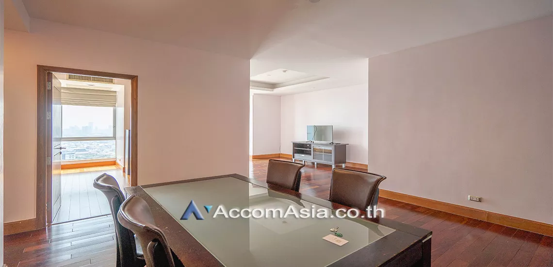 unit 2 Bedrooms  Condominium For Rent in Sathorn, Bangkok  near BTS Chong Nonsi (20777)