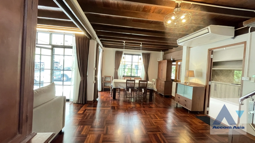 unit 2 Bedrooms  House For Rent in Sathorn, Bangkok  near BTS Surasak (1720072)