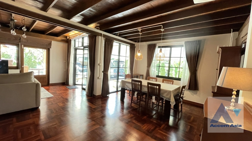 unit 2 Bedrooms  House For Rent in Sathorn, Bangkok  near BTS Surasak (1720072)