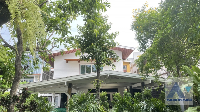 unit 2 Bedrooms  House For Rent in Sathorn, Bangkok  near BTS Surasak (1720072)
