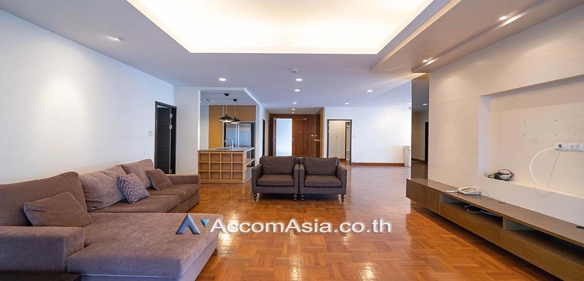  3 Bedrooms  Condominium For Rent in Sukhumvit, Bangkok  near BTS Nana (1520152)