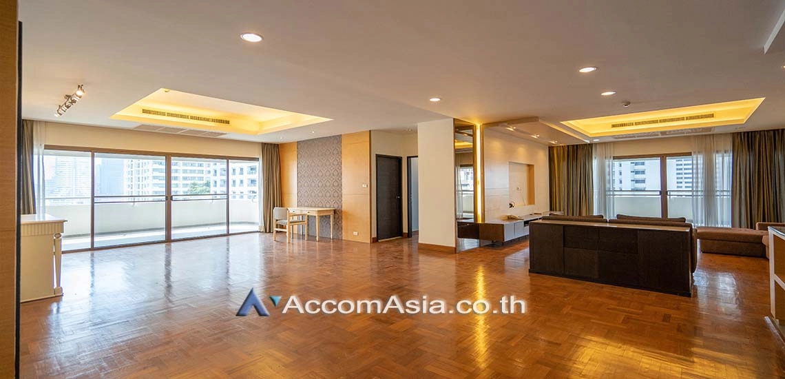 unitExpansive condo with classic wooden flooring in Sukhumvit (1520152)