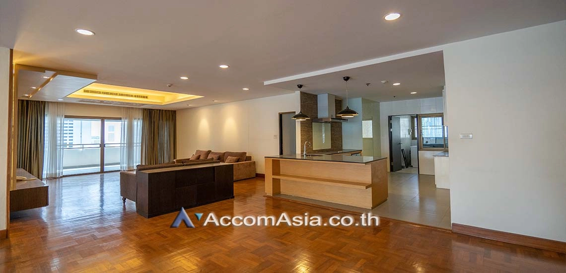  3 Bedrooms  Condominium For Rent in Sukhumvit, Bangkok  near BTS Nana (1520152)