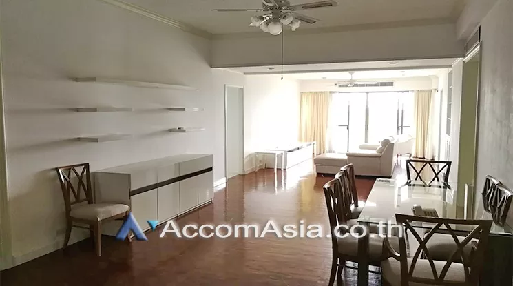  3 Bedrooms  Apartment For Rent in Sathorn, Bangkok  near BTS Chong Nonsi (1520172)
