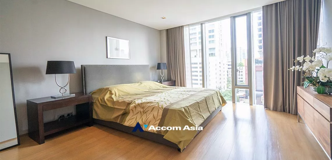  2 Bedrooms  Condominium For Rent & Sale in Silom, Bangkok  near BTS Sala Daeng - MRT Silom (1520201)