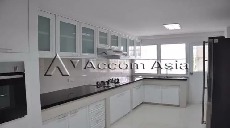6  3 br Apartment For Rent in Sukhumvit ,Bangkok BTS Asok - MRT Sukhumvit at Family Apartment with Lake View 1420210