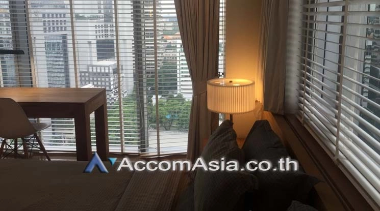  2 Bedrooms  Condominium For Rent & Sale in Silom, Bangkok  near BTS Sala Daeng - MRT Silom (1520218)