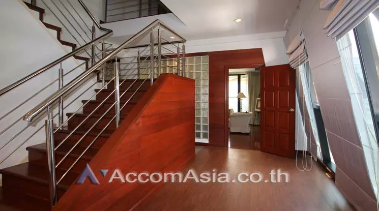  2 Bedrooms  Condominium For Rent in Ploenchit, Bangkok  near BTS Chitlom (1520226)