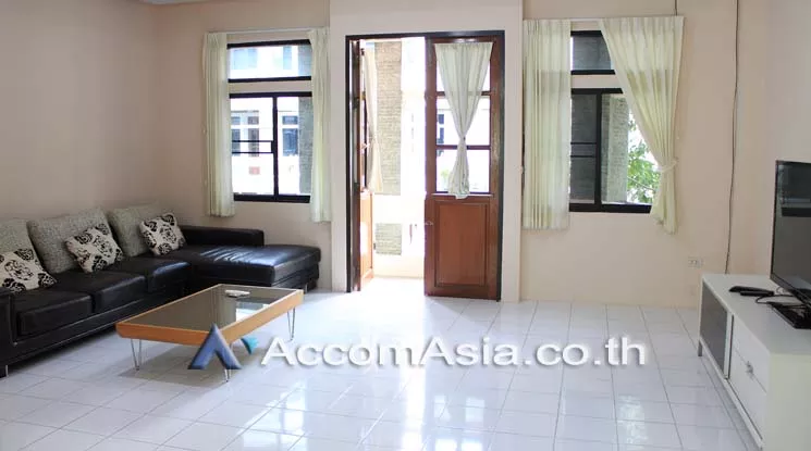 Pet friendly |  Chicha Castle Townhouse  3 Bedroom for Rent BTS Phrom Phong in Sukhumvit Bangkok