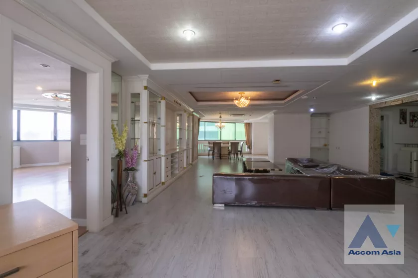 Pet friendly |  3 Bedrooms  Condominium For Rent & Sale in Sukhumvit, Bangkok  near BTS Phrom Phong (1520354)