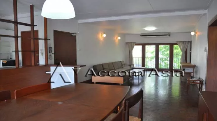 unit 2 Bedrooms  Apartment For Rent in Sukhumvit, Bangkok  near BTS Ploenchit (1420389)