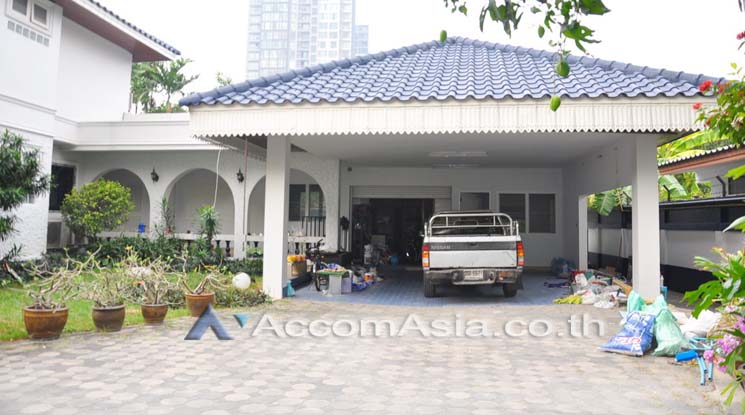  4 Bedrooms  House For Rent in sukhumvit ,BangkokBTS-Ekkamai- 100069
