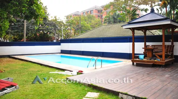 Private Swimming Pool |  4 Bedrooms  House For Rent in Sukhumvit, Bangkok  near BTS Ekkamai (100069)
