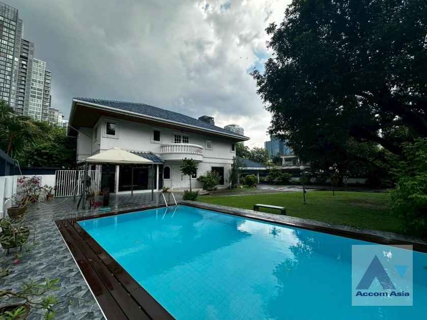 unitPrivate Swimming Pool |  4 Bedrooms  House For Rent & Sale in Sukhumvit, Bangkok  near BTS Ekkamai (100069)