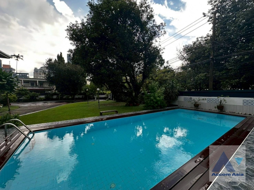 9  4 br House for rent and sale in Sukhumvit ,Bangkok BTS Ekkamai 100069