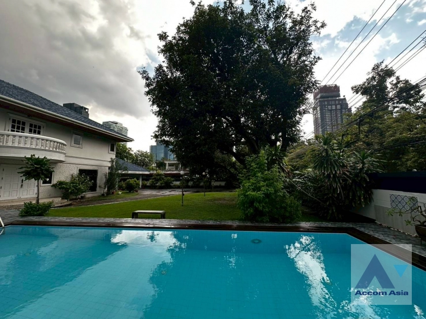 10  4 br House for rent and sale in Sukhumvit ,Bangkok BTS Ekkamai 100069