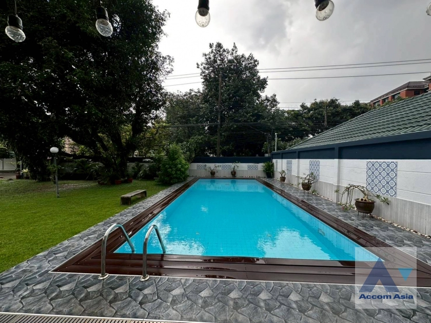  1  4 br House for rent and sale in Sukhumvit ,Bangkok BTS Ekkamai 100069