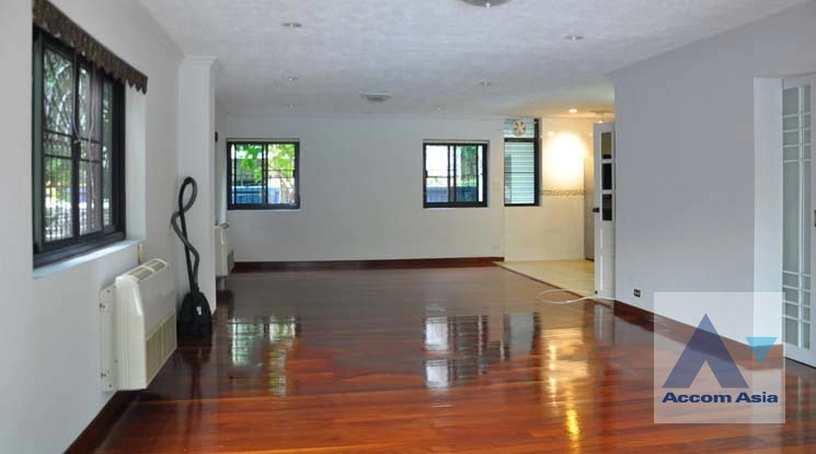 unitPrivate Swimming Pool |  4 Bedrooms  House For Rent & Sale in Sukhumvit, Bangkok  near BTS Ekkamai (100069)