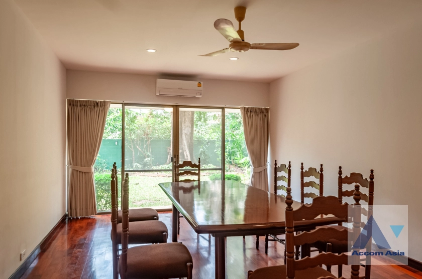 unit 3 Bedrooms  House For Rent & Sale in Sukhumvit, Bangkok  near BTS Thong Lo (1720459)