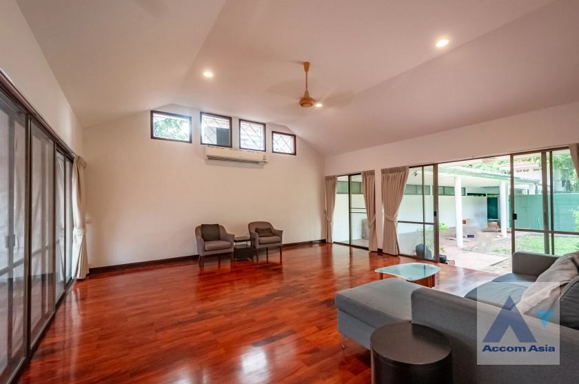 unit 3 Bedrooms  House For Rent & Sale in Sukhumvit, Bangkok  near BTS Thong Lo (1720459)