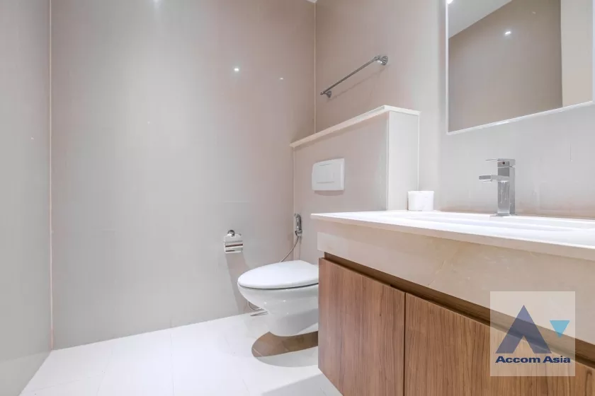 9  2 br Condominium For Rent in Ploenchit ,Bangkok BTS Chitlom at Royal Maneeya Executive Residence 1520477