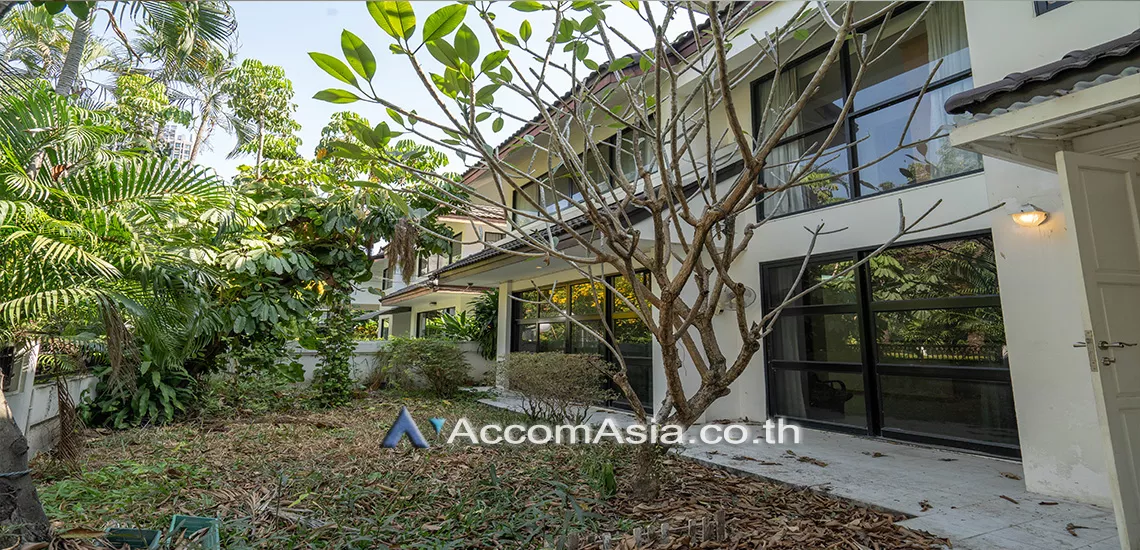  4 Bedrooms  House For Rent in Sukhumvit, Bangkok  near BTS Thong Lo (1820486)
