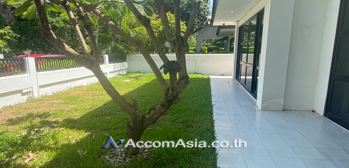 unit 4 Bedrooms  House For Rent in Sukhumvit, Bangkok  near BTS Thong Lo (1820486)