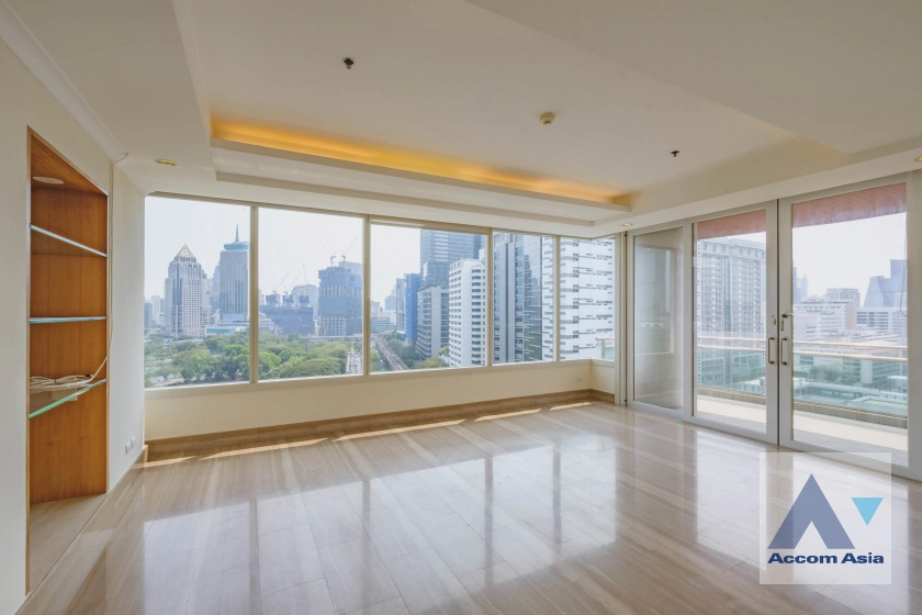 4 Bedrooms  Condominium For Rent in Ploenchit, Bangkok  near BTS Ratchadamri (1520591)