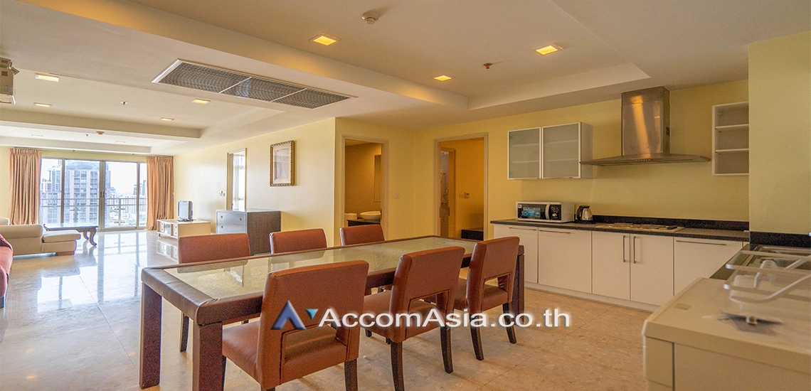 unit 2 Bedrooms  Condominium For Rent in Sukhumvit, Bangkok  near BTS Ekkamai (1520597)