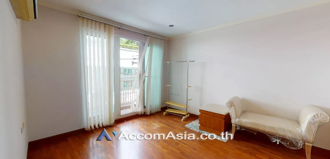  3 Bedrooms  Condominium For Sale in Sukhumvit, Bangkok  near BTS Nana (1520620)