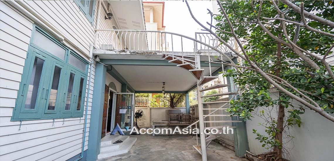 unitHome Office, Pet friendly |  3 Bedrooms  House For Rent & Sale in Sukhumvit, Bangkok  near BTS Nana (1720649)
