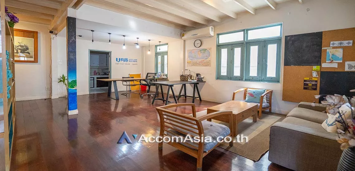 Home Office, Pet friendly |  3 Bedrooms  House For Rent in Sukhumvit, Bangkok  near BTS Nana (1720649)
