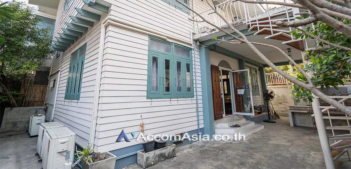 Home Office, Pet friendly |  3 Bedrooms  House For Rent in Sukhumvit, Bangkok  near BTS Nana (1720649)