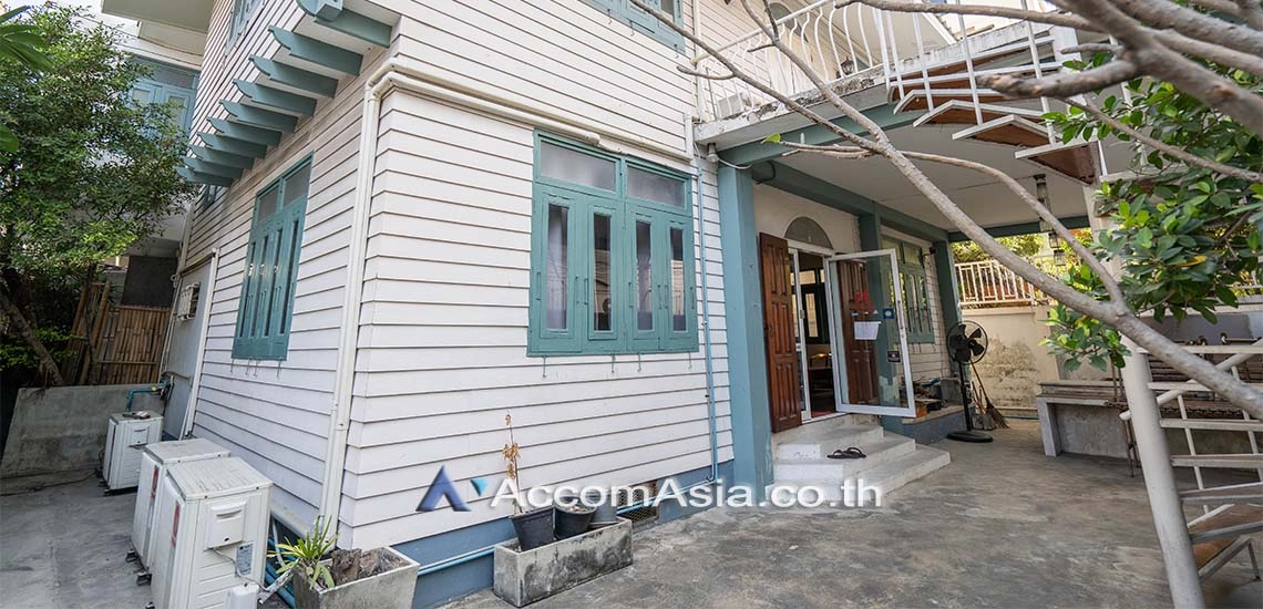 unitHome Office, Pet friendly |  3 Bedrooms  House For Rent & Sale in Sukhumvit, Bangkok  near BTS Nana (1720649)