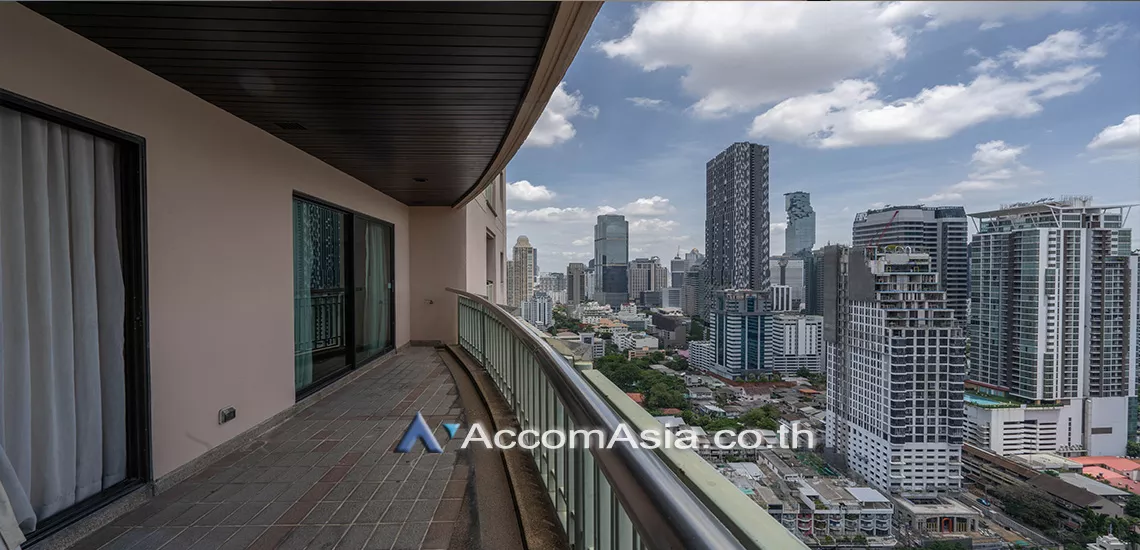 Pet friendly |  High rise - Luxury Furnishing Apartment  3 Bedroom for Rent BTS Chong Nonsi in Sathorn Bangkok