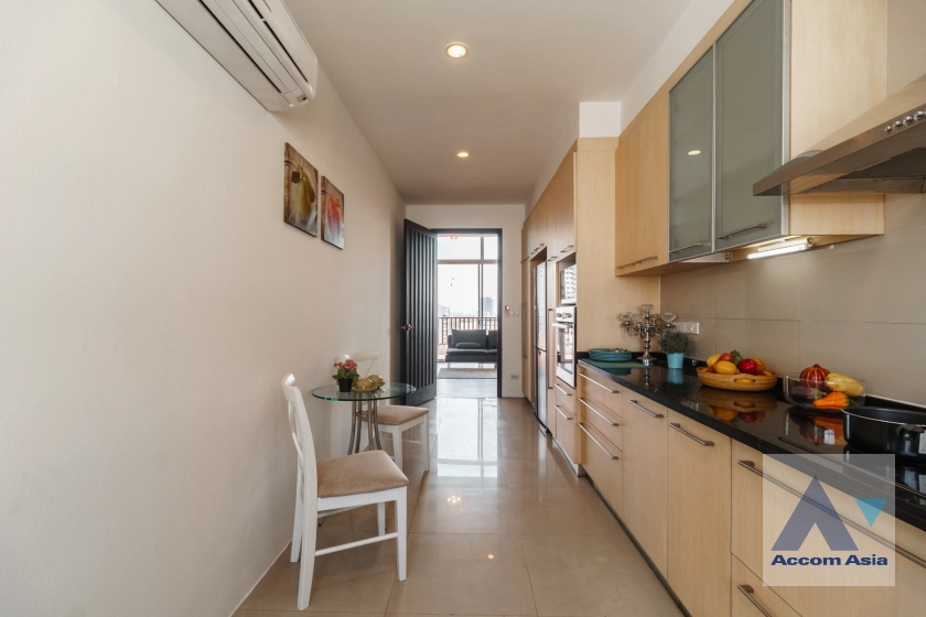 5  4 br Apartment For Rent in Silom ,Bangkok BTS Surasak at High-end Low Rise  1420656