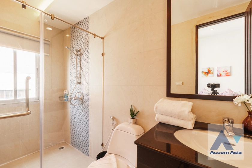 21  4 br Apartment For Rent in Silom ,Bangkok BTS Surasak at High-end Low Rise  1420656