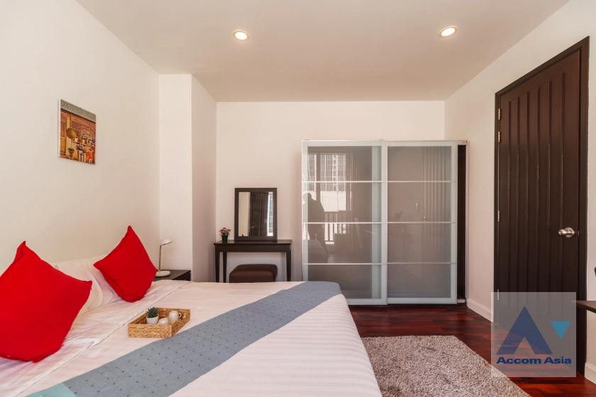 24  4 br Apartment For Rent in Silom ,Bangkok BTS Surasak at High-end Low Rise  1420656