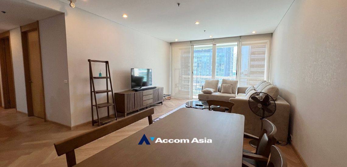  3 Bedrooms  Condominium For Rent & Sale in Silom, Bangkok  near BTS Sala Daeng - MRT Silom (1520689)